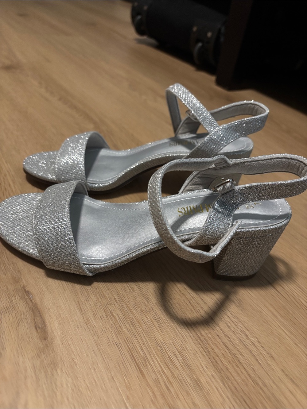 NWT Dream Pairs Silver Glitter Block Heel Ankle Strap Sandals Women’s Size 7